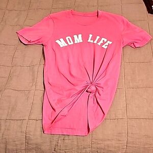 Mom Life t-shirt. Pink. Small.